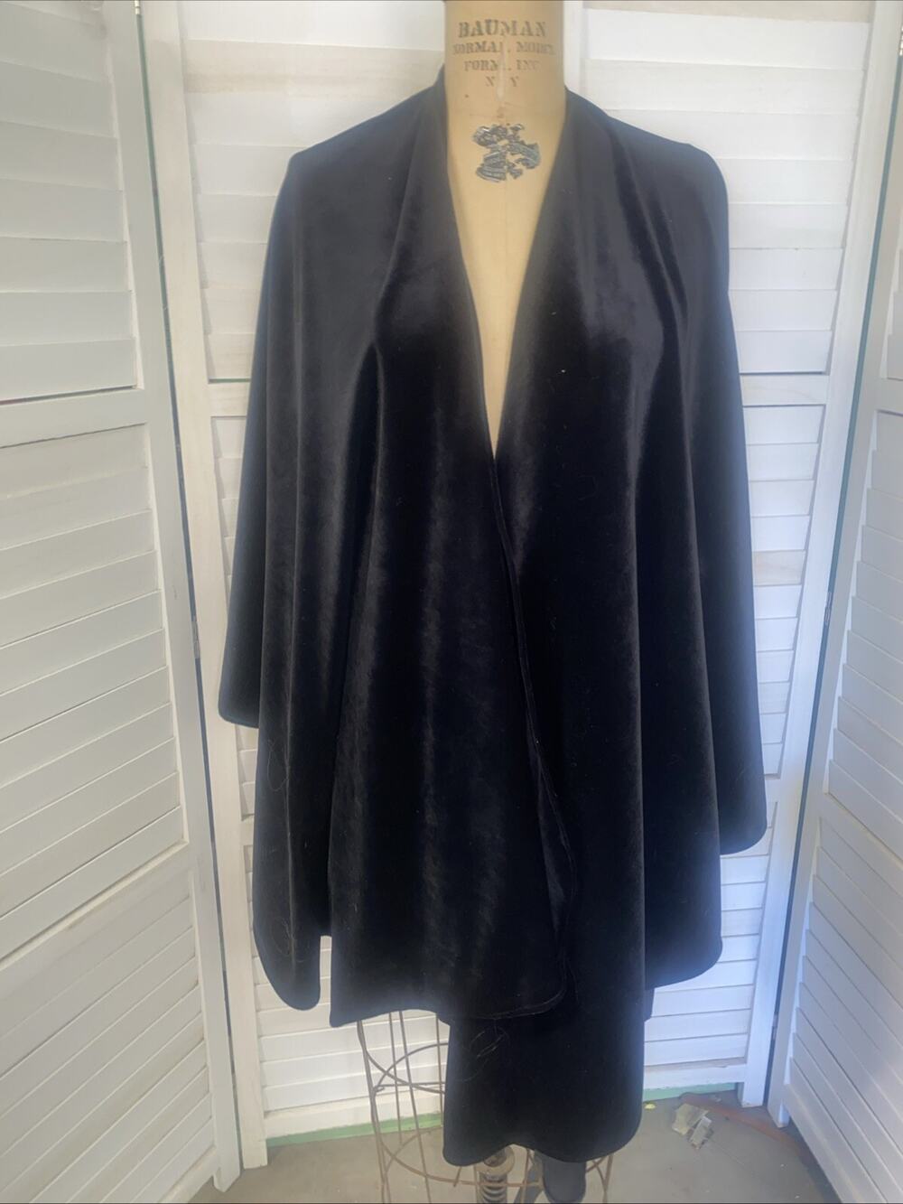 Vintage Ladies Black Velvet Circle Open Cape Cocktail Formal Shawl Throw O/S